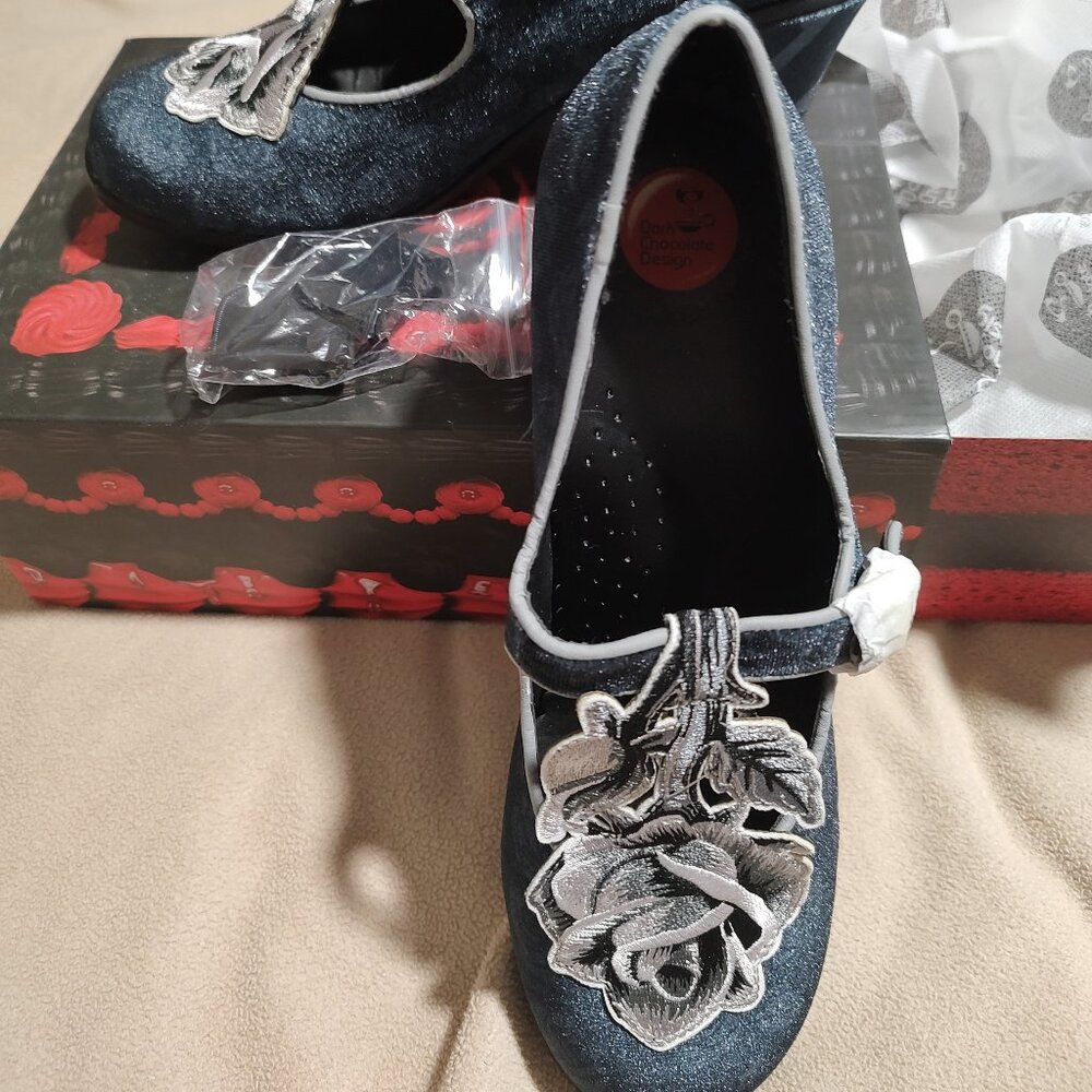 Chocolaticas® Mid Heels Black Tudor Women's Mary Jane Pump